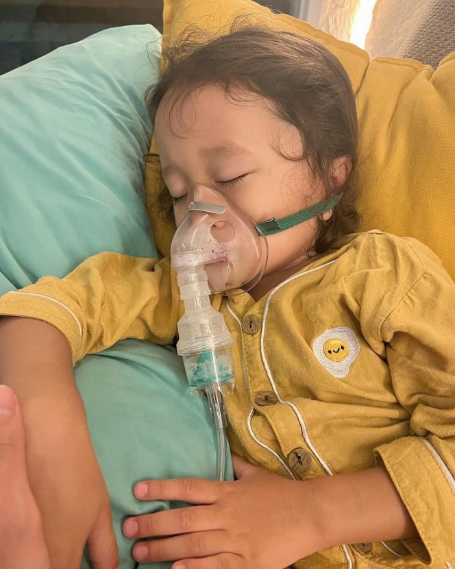 Potret Anak Zaskia Mecca Derita Sesak Nafas karena Polusi Udara Jakarta