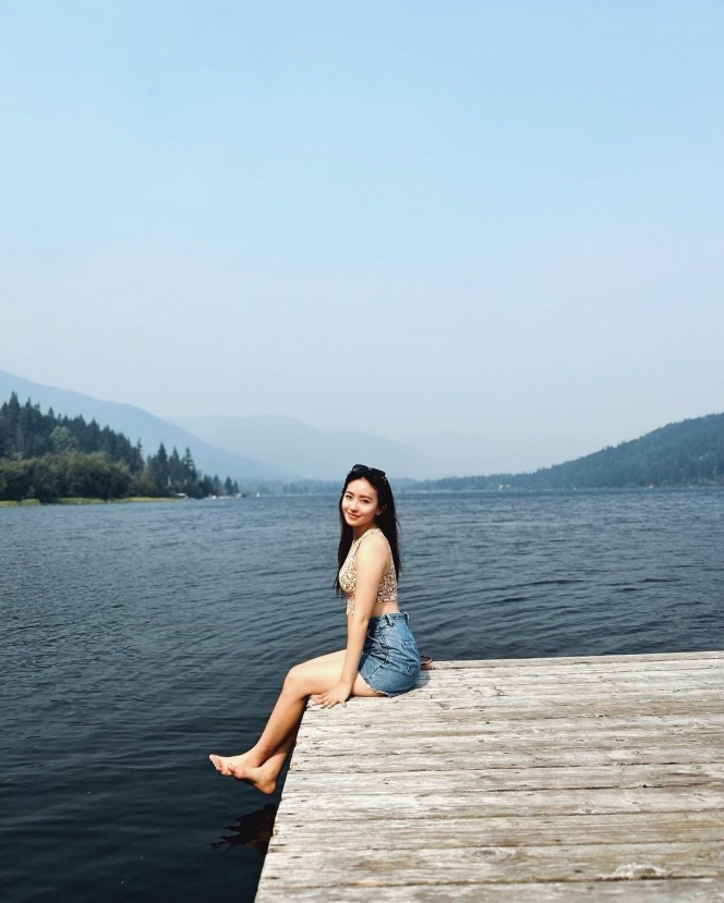 11 Potret Seru Liburan Natasha Wilona di Kanada, Main ke Green Lake Malah Disebut Seperti Mermaid