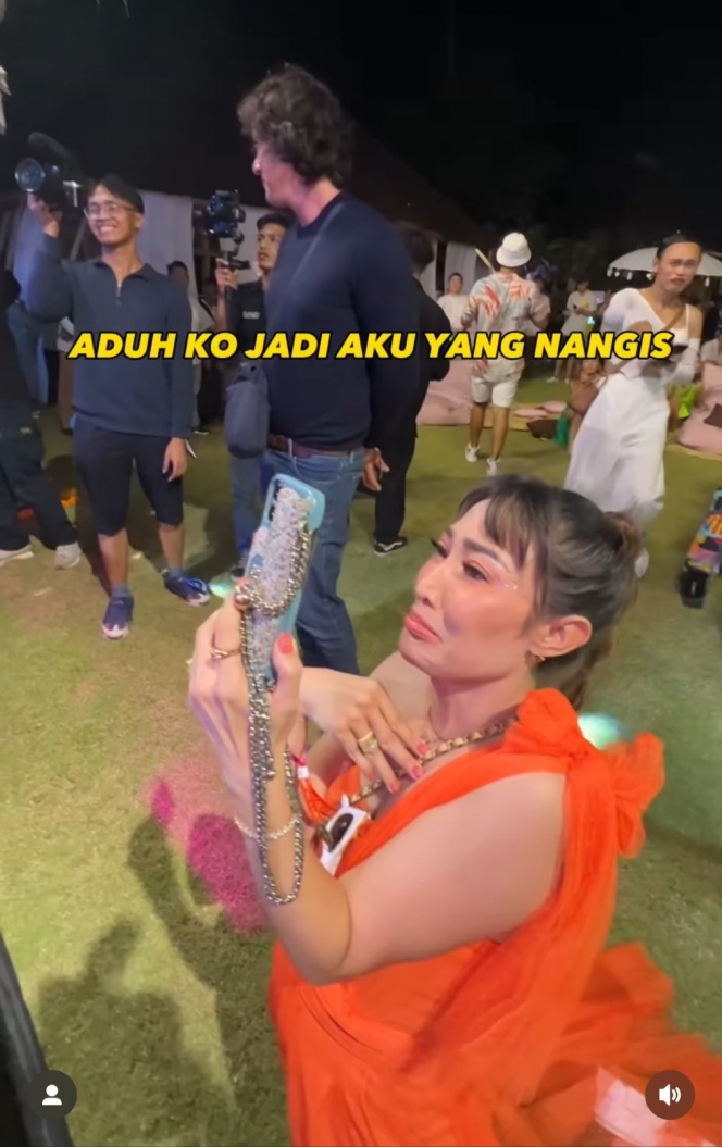 Momen Ayu Dewi Nangis Lihat Duet Romantis Luna Maya dengan Maxime Bouttier di Pesta Lunachella