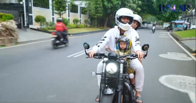 Tetap Sederhana, Ini Deretan Potret Lesti Kejora dan Rizky Billar Makan Bakso Kaki Lima