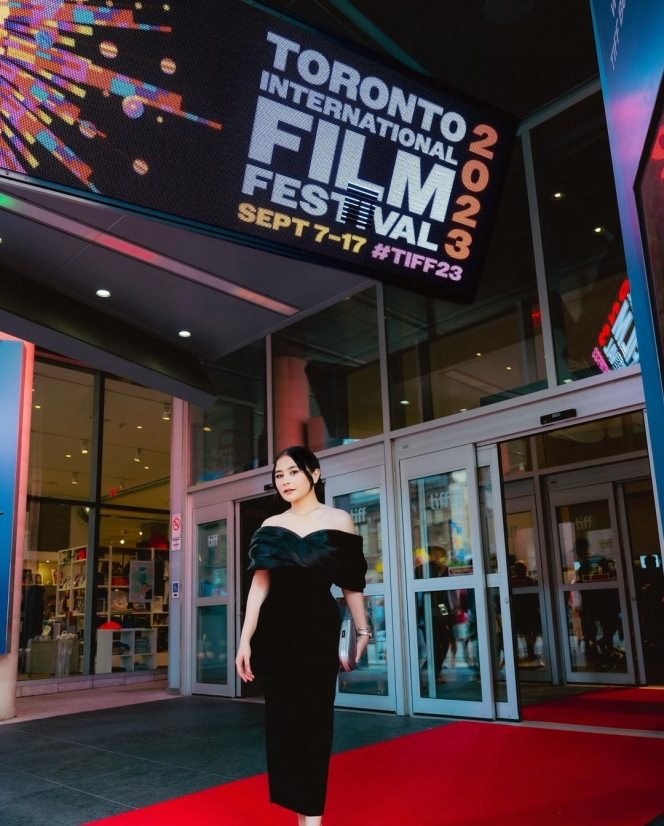 Potret Prilly Latuconsina di Red Carpet Toronto International Film Festival - Pesonanya Sangat Memukau!
