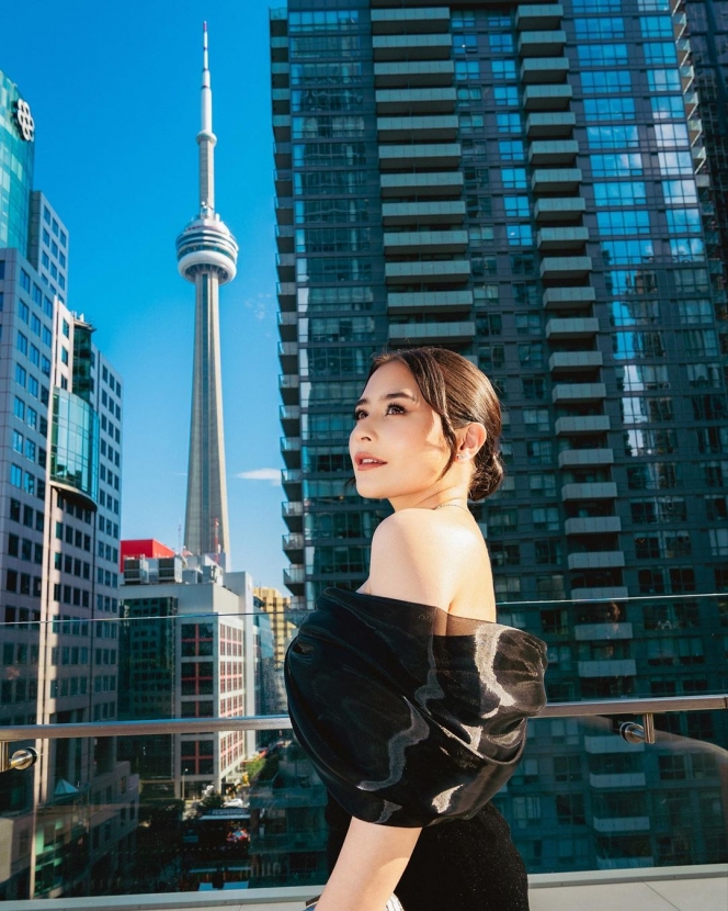 Angin Toronto Meresahkan, Ini Deretan Potret Prilly Latuconsina Tampil Stunning bak Pemeran Series Gossip Girl