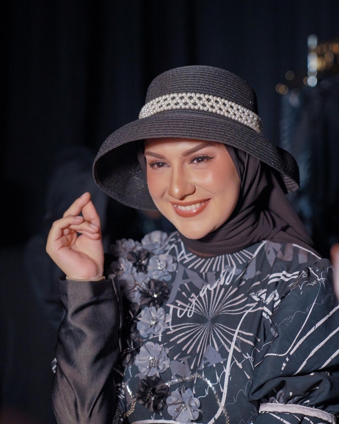 Deretan Potret Irish Bella Melenggang Cantik di Gelaran Surabaya Fashion Parade, Gorgeous Abis!
