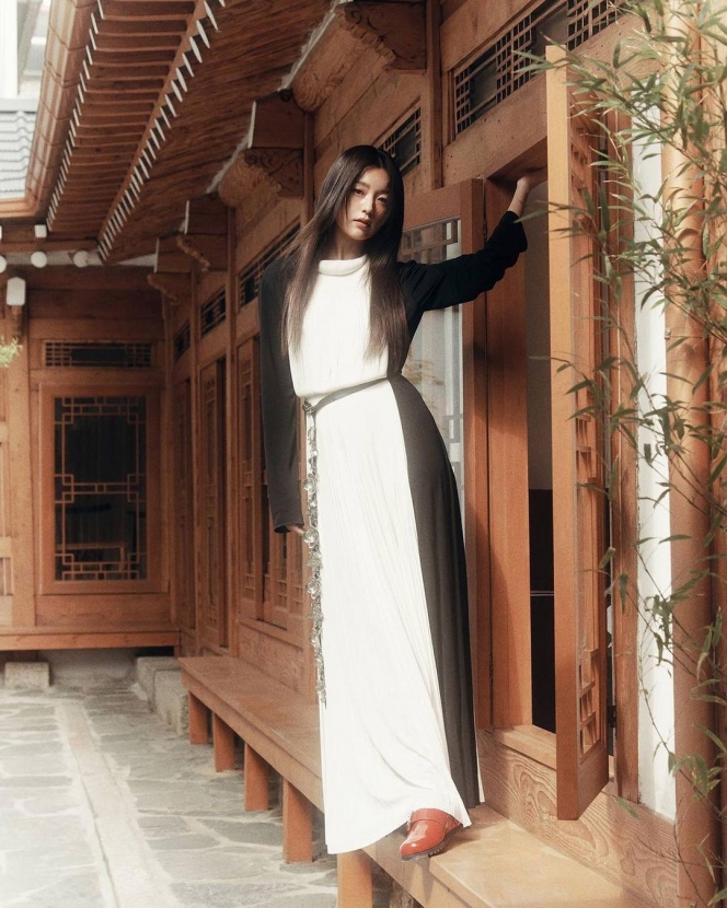 Gorgeous Abis! Han Hyo Jo Sukses BikinTerpukau Fans di Pemotretan ICON Magazine