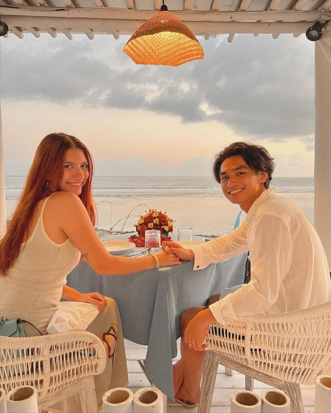 Bak Lagi Honeymoon, Ini Potret Cassandra Lee Rayakan Ulang Tahun Ryuken Lie Sang Kekasih di Bali