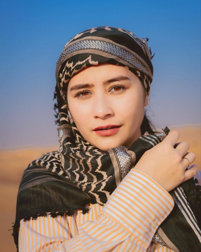 Potret Prilly Latuconsina Pakai Sorban saat di Dubai, Kecantikannya bak Oase di Padang Gurun