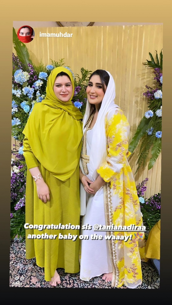 Deretan Potret Tania Nadira saat Pengajian 4 Bulan Kehamilannya - Tampil Cantik dengan Abaya Kuning!