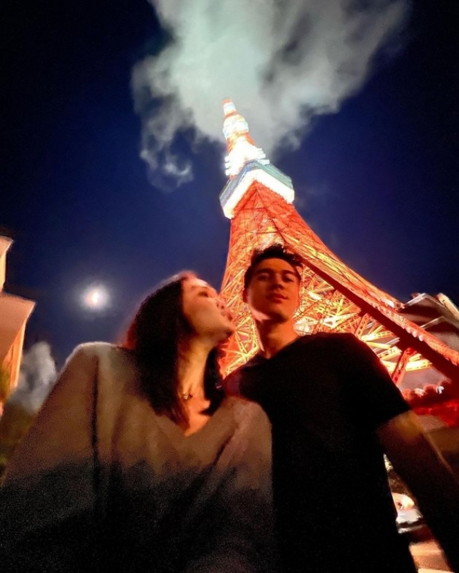 Makin Dimabuk Asmara, Ini Potret Mesra Maxime Bouttier dan Luna Maya saat Liburan ke Jepang!
