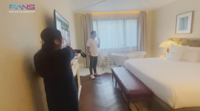 Deretan Potret Penginapan Raffi Ahmad dan Nagita Slavina di Madrid, Bathtub-nya di Samping Kasur lho!