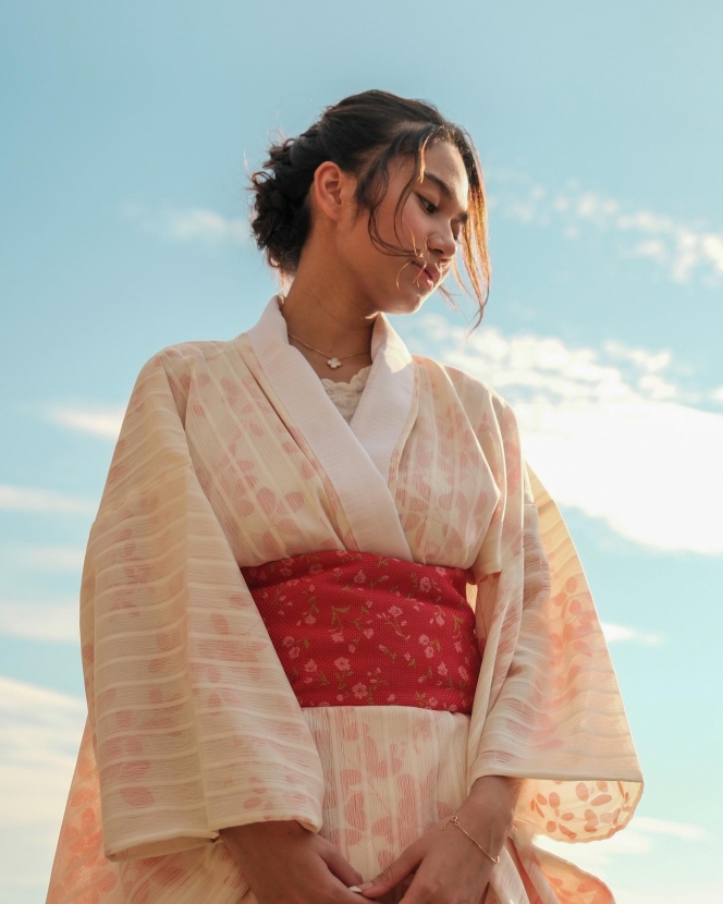 Potret Azizah Salsha Pakai Kimono Tampak Anggun, Komentar Arhan Jadi Sorotan