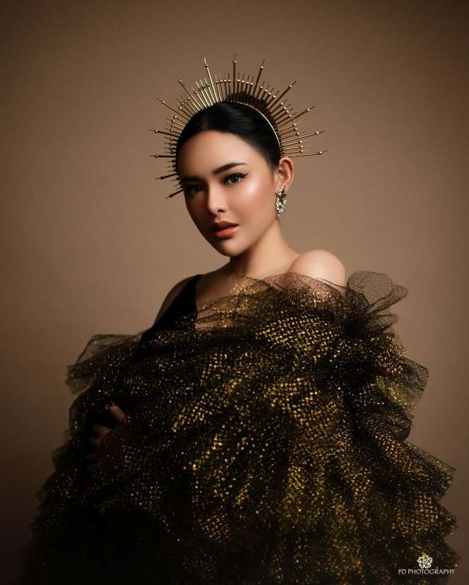 Amanda Manopo Tampil bak Ratu Berkuasa di Pemotretan Terbarunya, Aura Mahal dan Elegan Terpancar Kuat!