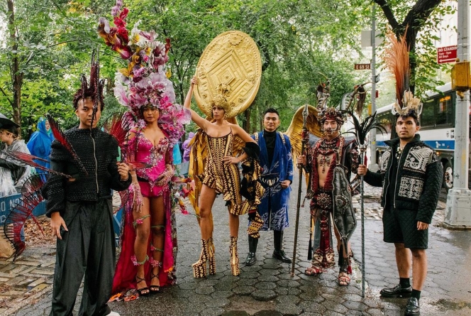 Banjir Pujian, Ini Potret Thariq Halilintar Ikut Fashion Show di Indonesian Street Festival New York