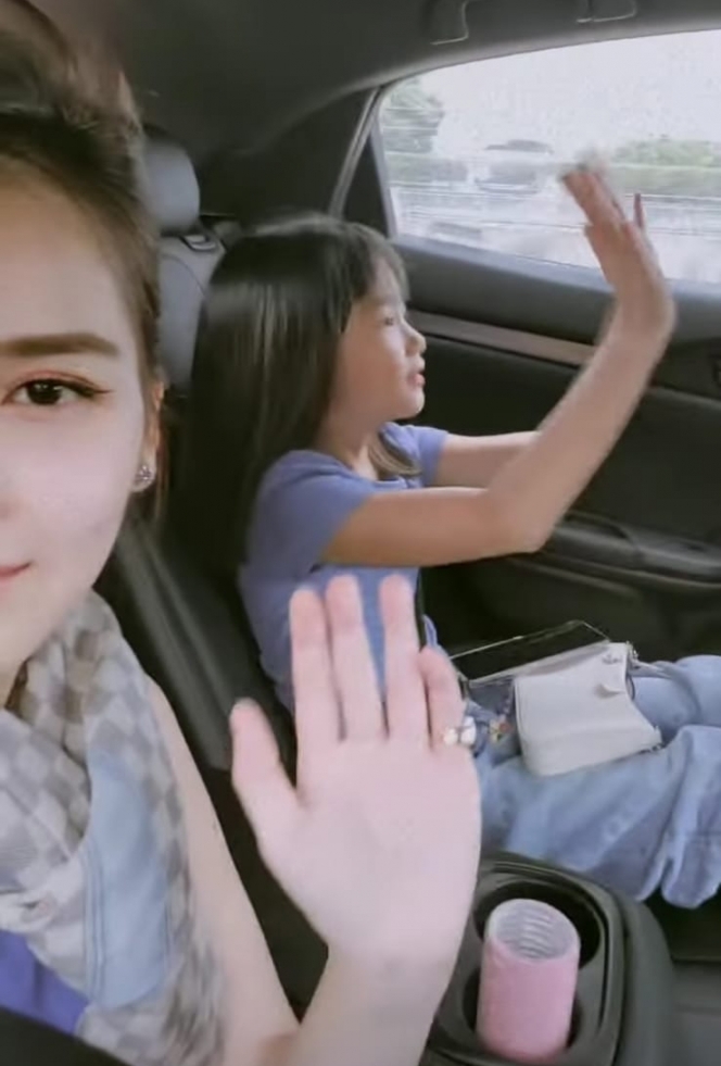 Looknya Bak Idol K-Pop Banget, Ini Potret Bilqis Anak Ayu Ting Ting yang Ubah Gaya Rambut Jadi Lurus