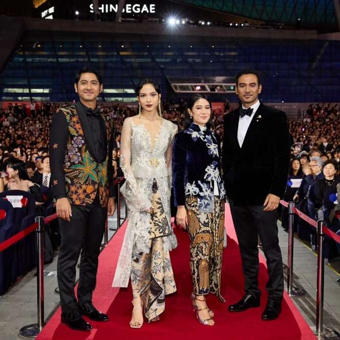 Potret Dian Sastro dan Putri Marino Hadiri Busan International Film Festival, Outfitnya Kece Banget!