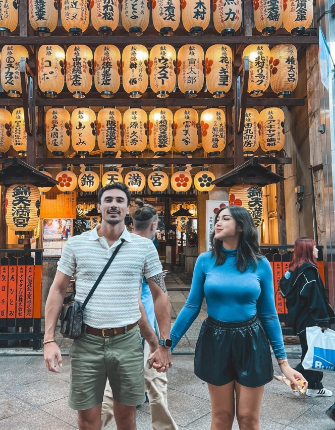 Jessica Iskandar dan Keluarga Liburan ke Jepang, Rayakan Nilai Rapor El Barack yang Sempurna!