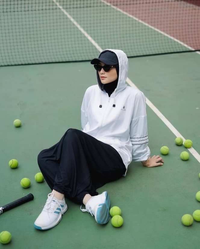 Tampil Sporty Bak Atlet Tennis Pro, Ini Potret Citra Kirana yang Lagi Photoshoot untuk Brand Fashion Natasha Rizky