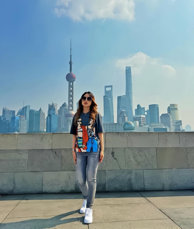 Selalu Ajak Sang Ibu, Ini Potret Liburan Natasha Wilona di China yang Curi Perhatian