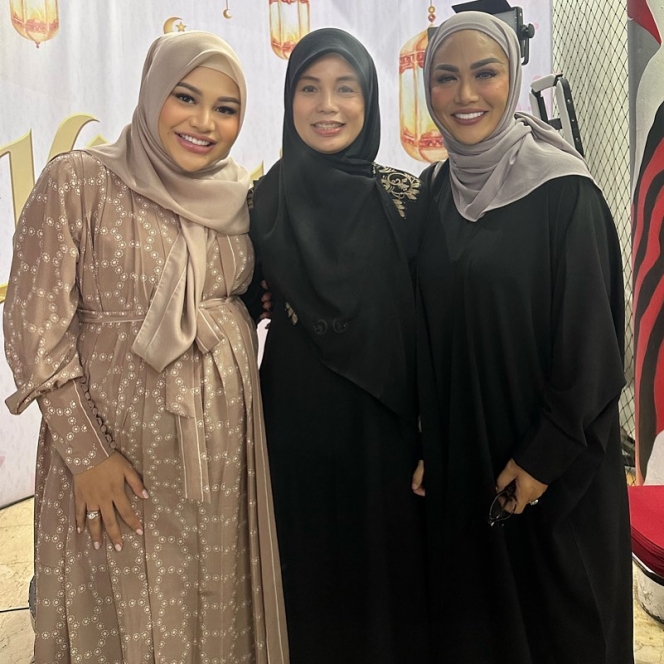 Cantiknya Kris Dayanti Dalam Balutan Hijab di Pengajian Aurel Hermansyah, Vibesnya Bikin Adem Banget!