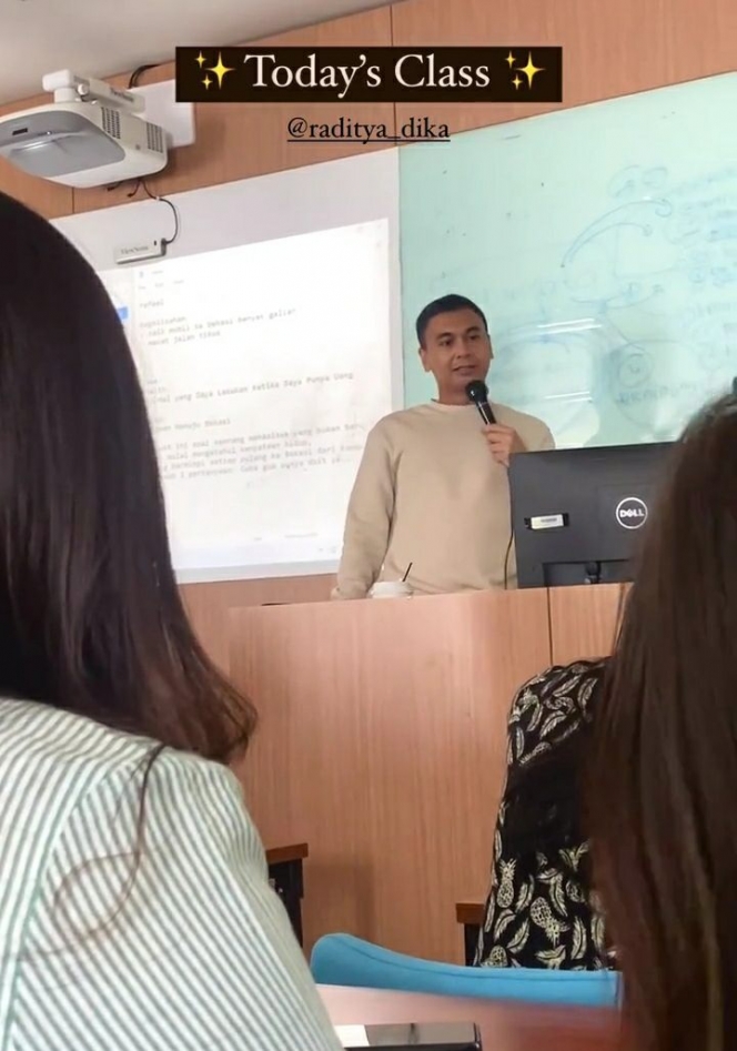 Biasa Ngelawak dan Bikin Konten, Ini Potret Raditya Dika saat Jadi Dosen di Universitas Indonesia