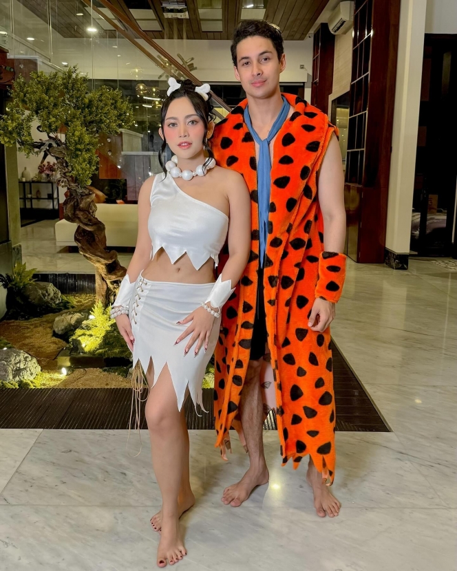 Couple Goals, Ini Potret Rachel Vennya dan Salim Nauderer yang Kompak Pakai Kostum Halloween yang Bikin Iri Jomblo!