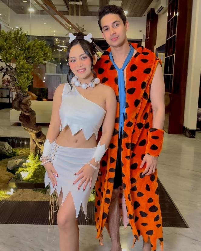 Couple Goals, Ini Potret Rachel Vennya dan Salim Nauderer yang Kompak Pakai Kostum Halloween yang Bikin Iri Jomblo!