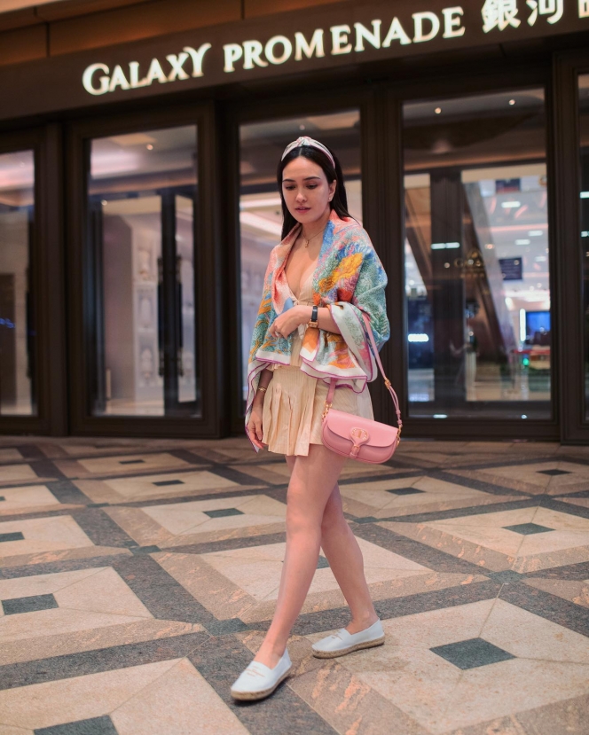 Shandy Aulia Memikat di Macau, Pakai Mini Dress Memukau Banyak Orang