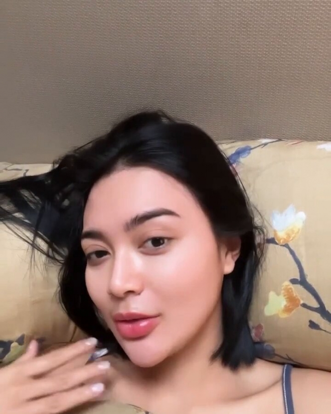 Bangun Tidur Langsung Selfie, Intip Yuk Potret Cantik Wika Salim Tanpa Riasan! 