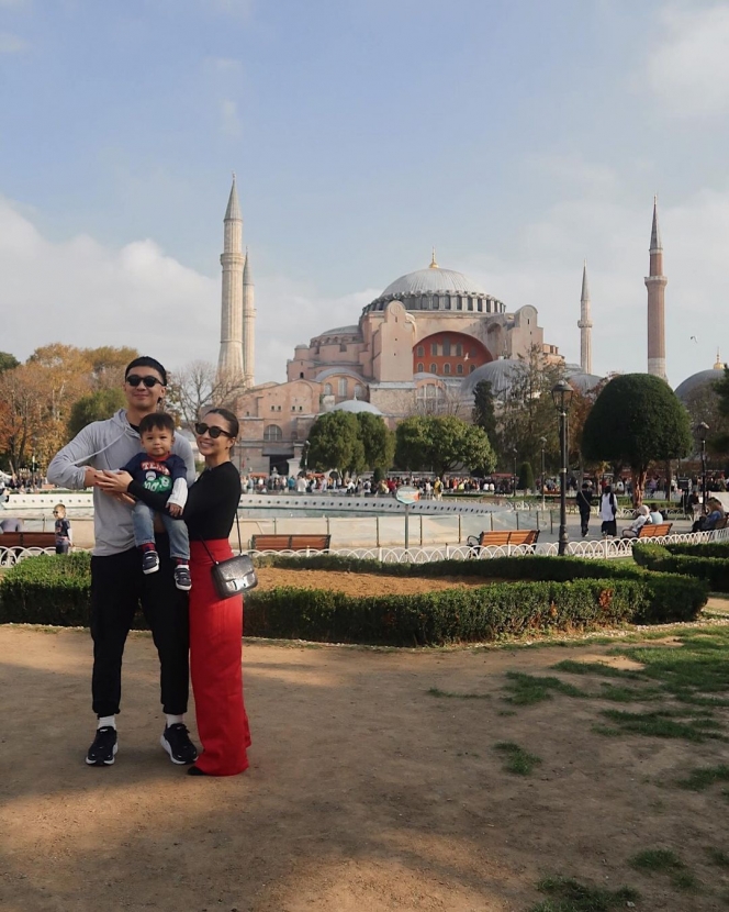 Potret Nikita Willy dan Keluarga Liburan ke Turki, Tingkah Issa Gemes Banget!