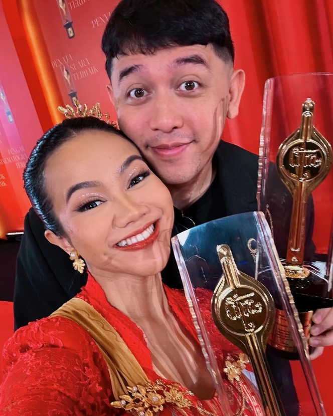 Kompak Berprestasi, Berikut Deretan Potret Yura Yunita dan Suami Menang Piala Citra Kategori Pencipta Lagu Tema Terbaik!