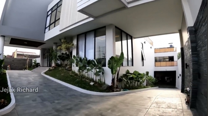 12 Potret Rumah Denny Caknan di Ngawi yang Megah dan Modern, Bak Hotel Bintang Lima