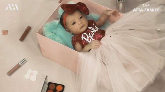 7 Photoshoot Perdana Keluarga Kecil Atta-Aurel, Baby Azzura dan Ameena Sama-Sama Tampil Cantik!