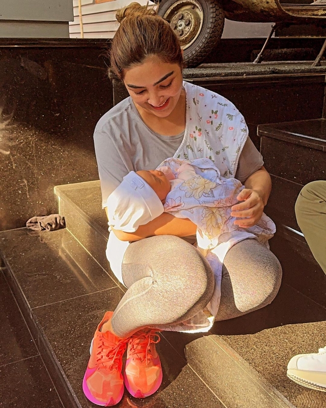 Potret Terbaru Baby Azura Anak Atta Halilintar yang Dipuji Mirip Aurel Hermansyah, Cantik Banget!