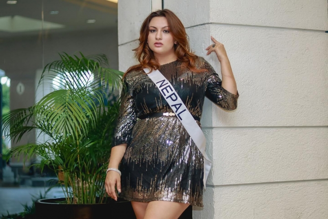 10 Potret Cantik Jane Garrett, Miss Universe Plus-Size Pertama Asal Nepal