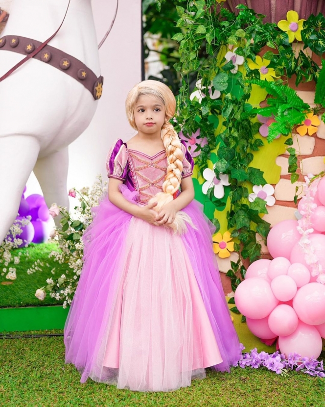 Ini nih Potret Noora Anak Perempuan Tasyi Athasyia, Cantik Bak Princess Disney