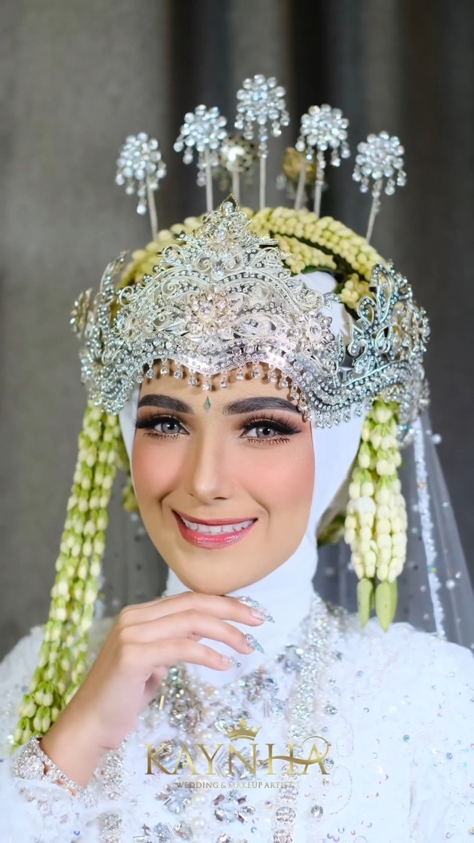 Deretan Potret Detail Penampilan Nadya Mustika Pakai Kebaya saat Menikah, Disebut bak Cinderella Arab!