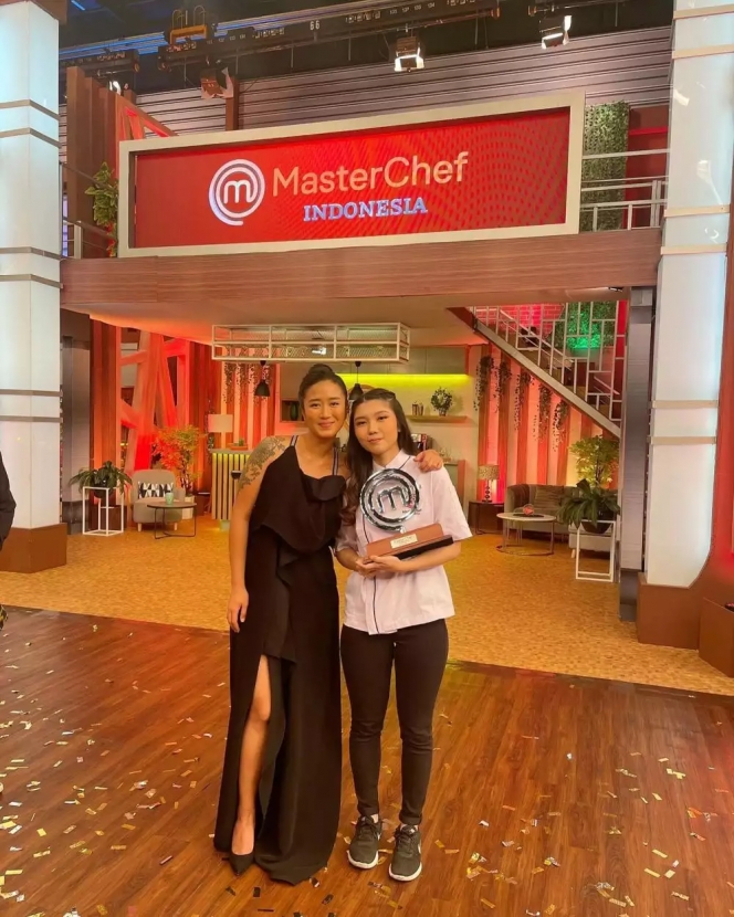 Ternyata Adik Tingkat di Kampus, Ini Deretan Momen Chef Renatta Awasi Bench Belinda di Masterchef Indonesia Season 11