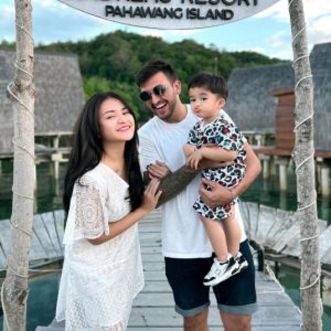 Makin Romantis Setelah Dilamar, Berikut Potret Nathalie Holscher dan Ladislao Camara Berlibur di Pulau Pahawang! 