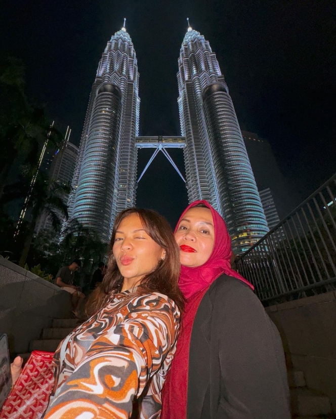 Seru Banget, Ini Deretan Potret Amel Carla Liburan ke Kuala Lumpur