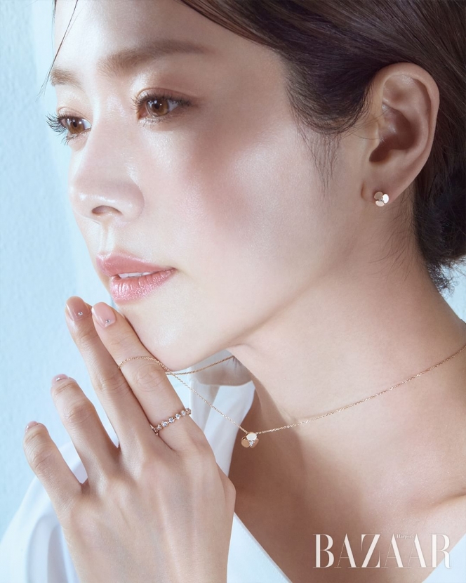 Cantiknya Awet Banget! Han Ji Min Pancarkan Visualnya di Pemotretan Harpers Bazaar Korea