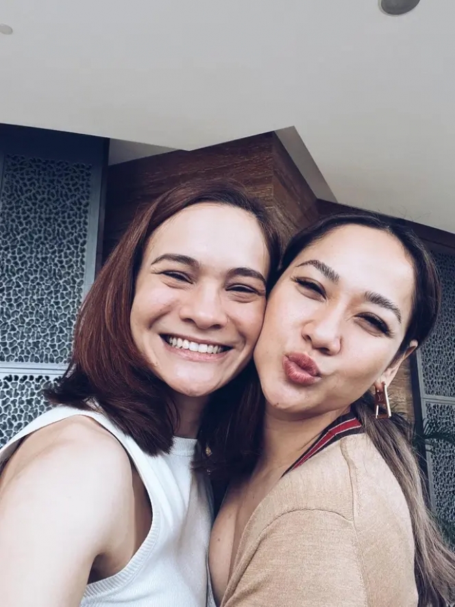 Udah Dekat Sejak Dulu, Ini Potret Aishah Jennifer Adik Ashraf Sinclair yang Jadi Bridesmaid di Pernikahan BCL