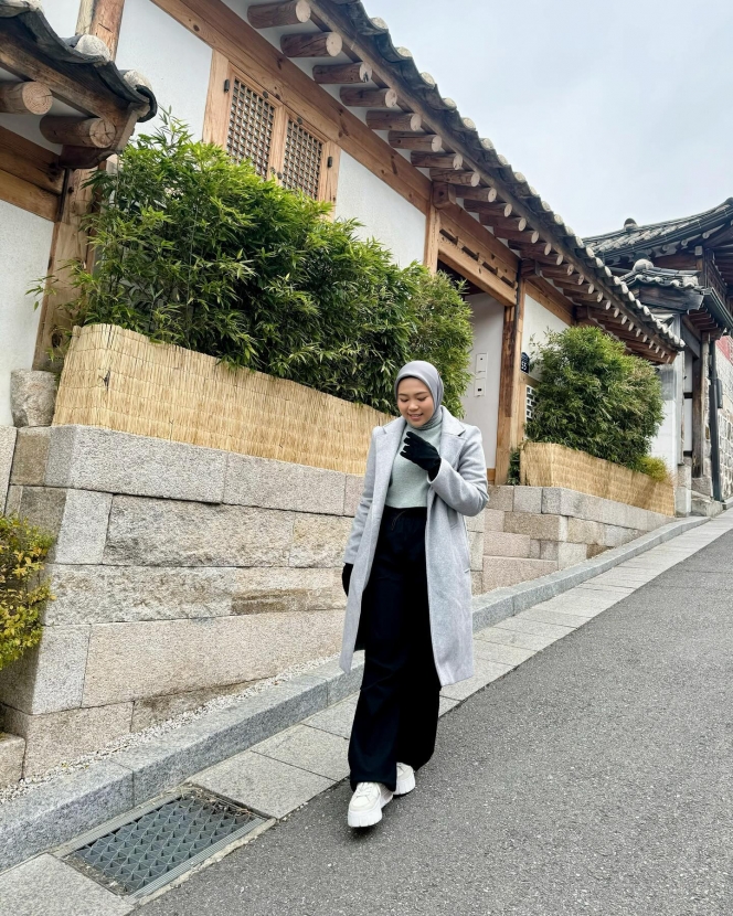 Buat Pangling Fans, Potret Selfi Yamma di Korea Perlihatkan OOTD yang Stylish dan Trendi - Cantik Banget! 