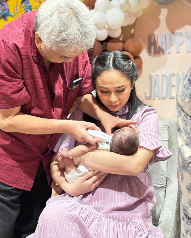 Potret Denise Chariesta Rayakan Satu Bulan Baby Jaden, Momen Cukur Rambut Bareng Oma Opa Curi Perhatian