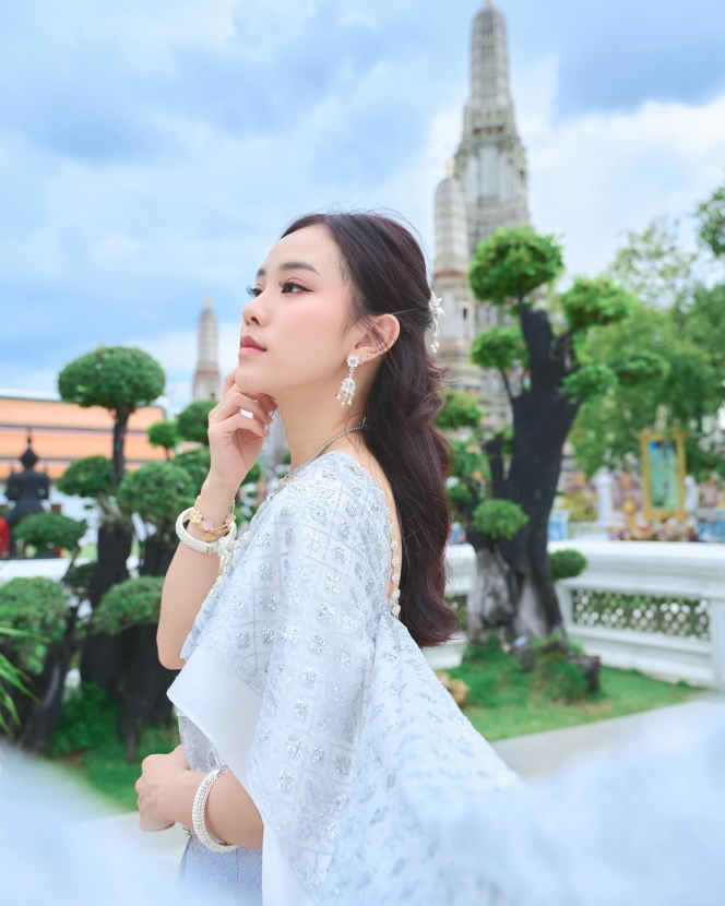 8 Potret Jessica Jane Kenakan Baju Khas Thailand, Auranya Ngalahin Lisa BLACKPINK!