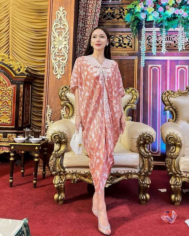 Potret Jessica Rinrada Transgender Yang Sempat Umrah Dan Pakai Baju