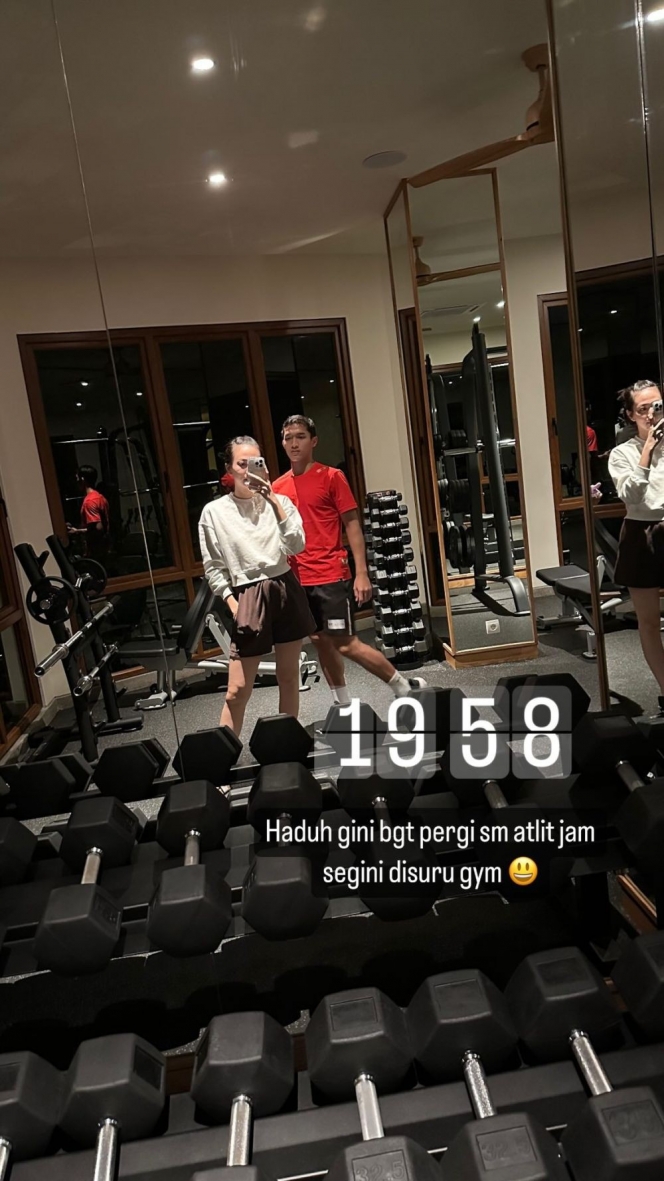 Tetap Workout, Begini Momen Honeymoon Jonatan Christie dan Shanju eks JKT48 di Bali