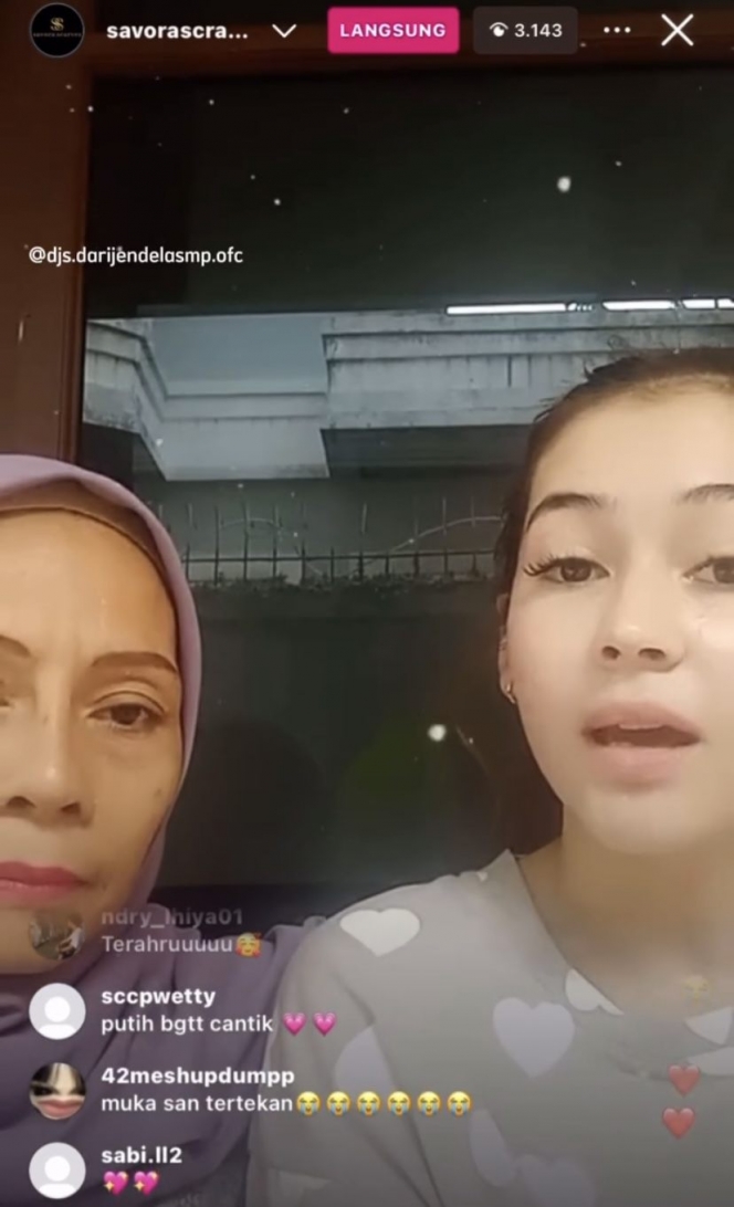Potret Akrab Sandrinna Michele dan Ibunya Usai Disebut Lupa Ortu, Akui Sudah Minta Maaf