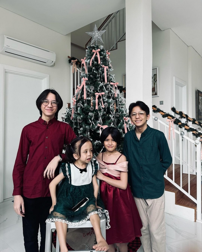 Kini Jadi Single Mom, Ini Potret Joanna Alexandra Rayakan Natal bersama Empat Anaknya