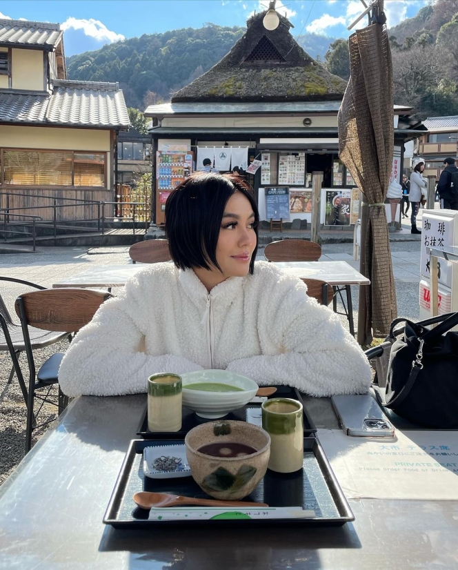 Liburan ke Jepang, Ini Gaya Rambut Pendek Agnez Mo yang Disebut Mirip Denada hingga Kim Kadarshian
