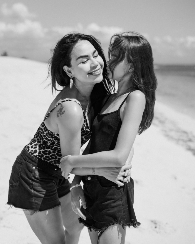 Potret Kebersamaan Melaney Ricardo dan Chloe yang Beranjak Remaja, Kecantikannya Mulai Saingi Sang Mama
