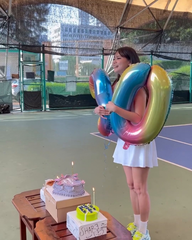 Dikira Masih Umur 20an, Deretan Potret Gege Elisa yang Rayakan Ultah ke-30 di Lapangan Tenis! 